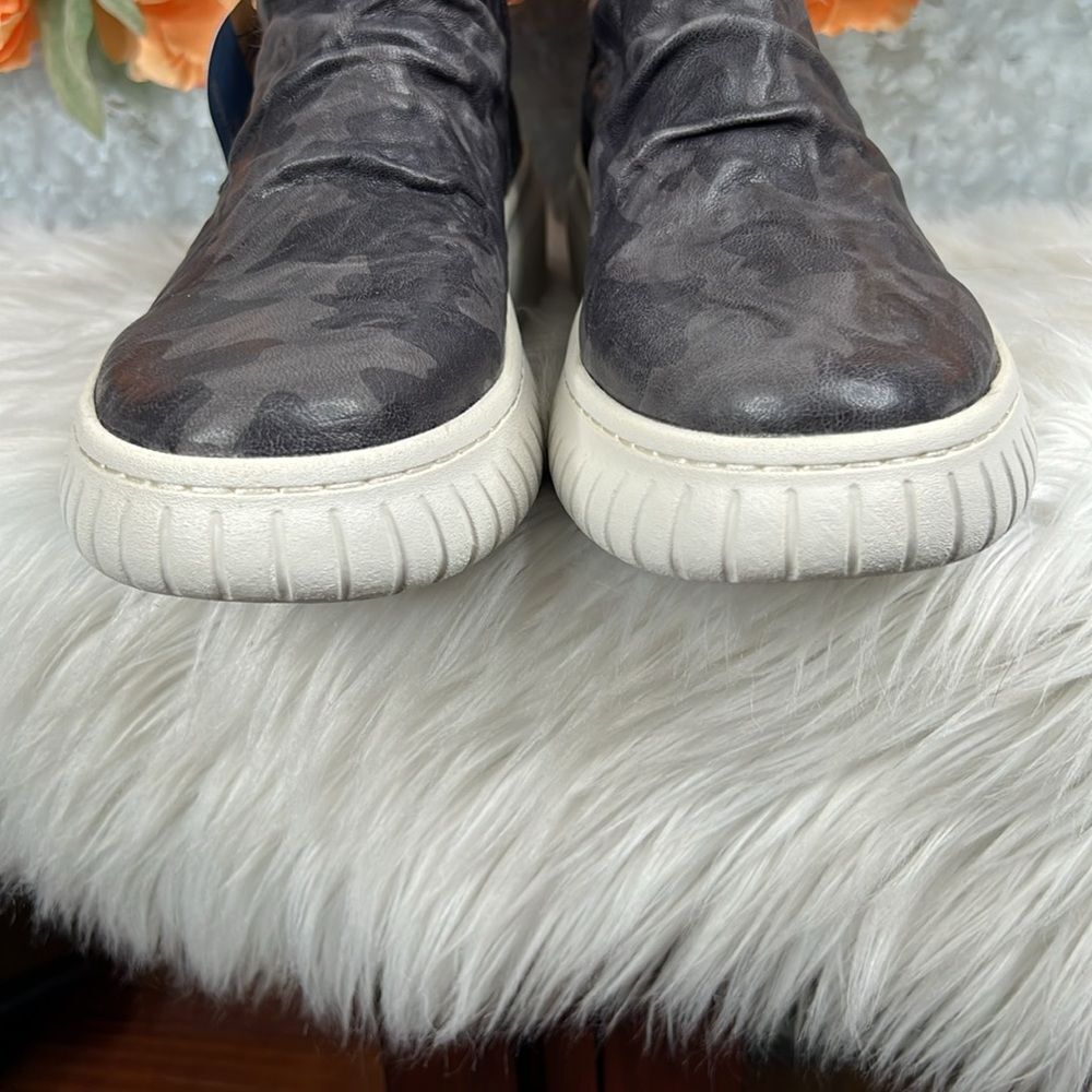 Sofft Portland Water Resistant Camo Platform Bootie Size 10 - Picture 4 of 11